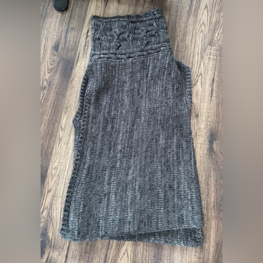 RW&Co | S | Waterfall sleeveless open cardigan